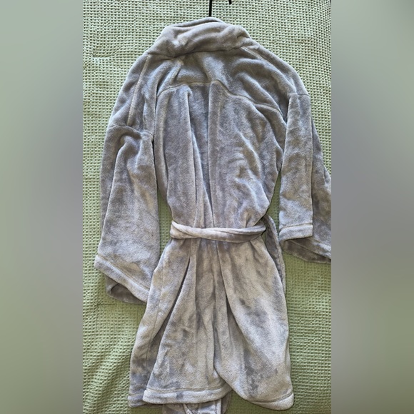 Target starts above Robe - Picture 2 of 2